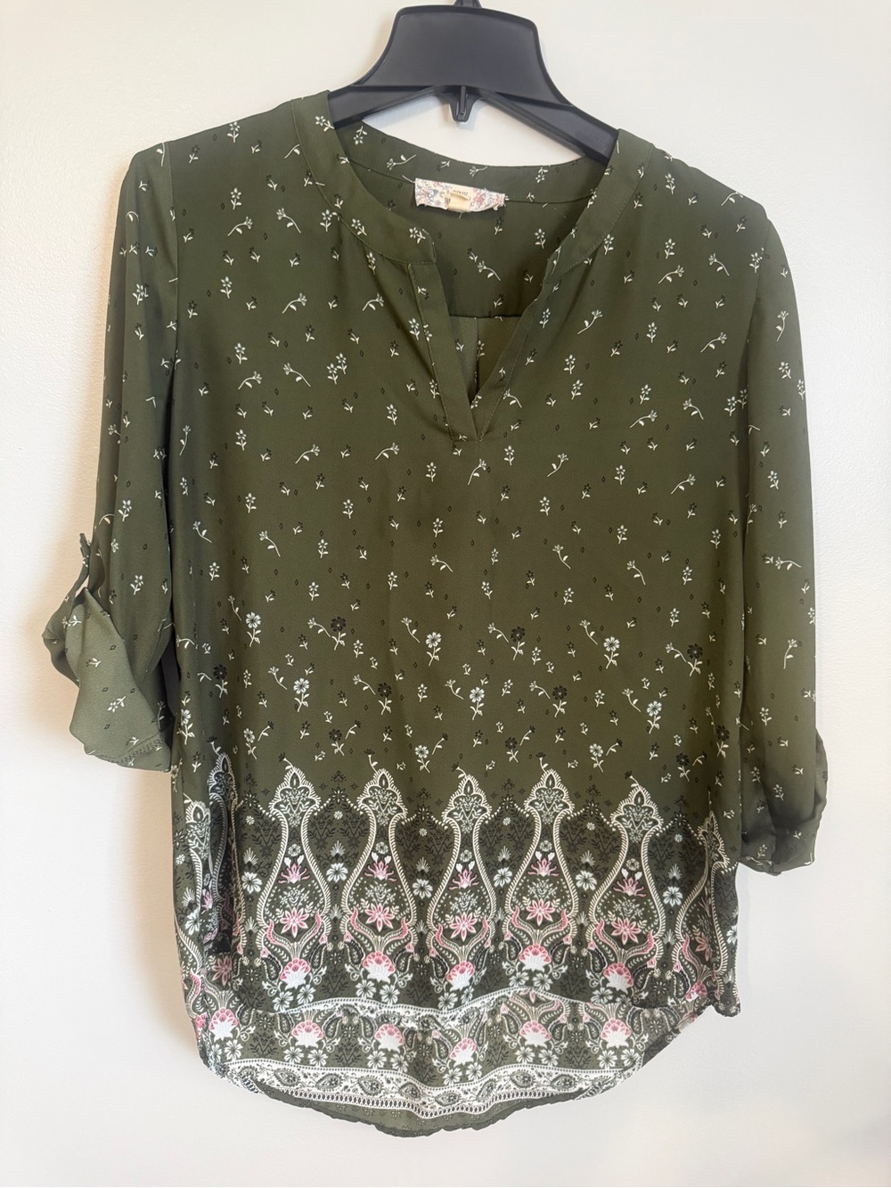 Pink Republic Olive Green Floral Border V-Neck Women's Top size medium